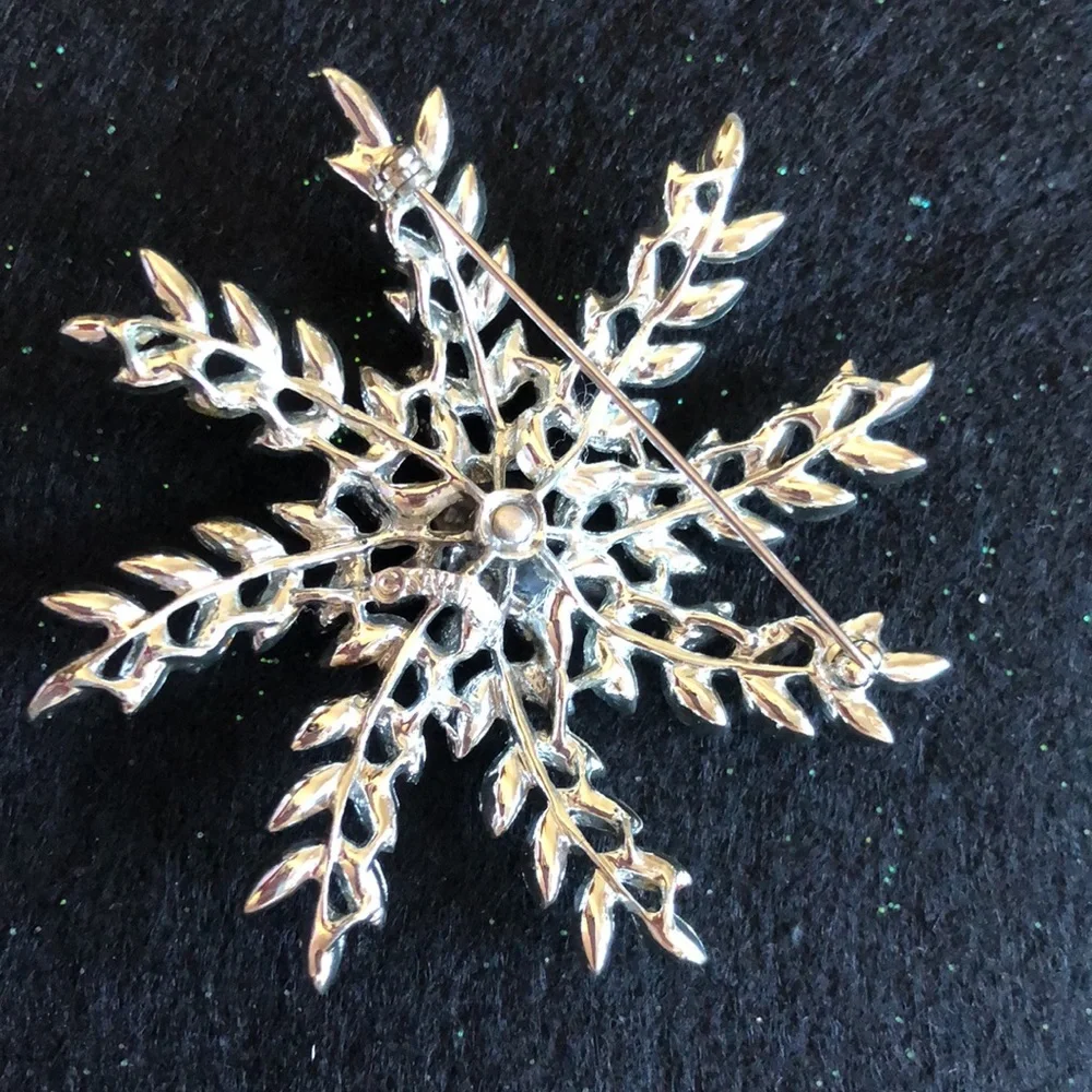 Brooch - Picture 2 of 3